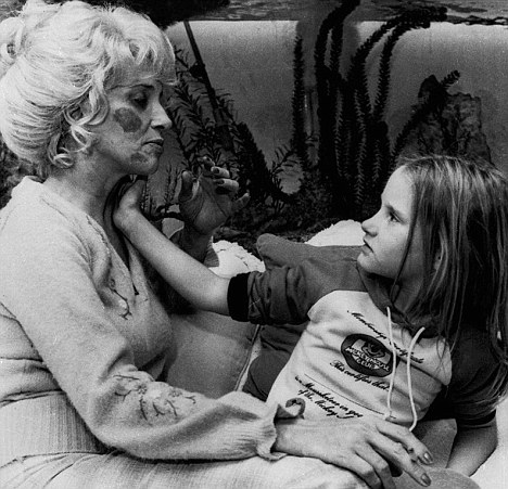 Tammy Wynette with Georgette after fake abduction