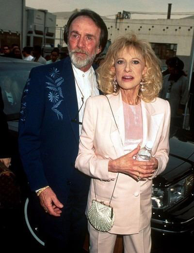 George Richey and Tammy Wynette arrive to an award show