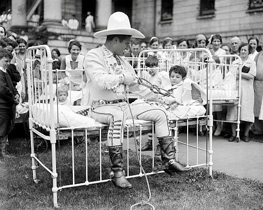Tom Mix visiting a children's hospital in 1931